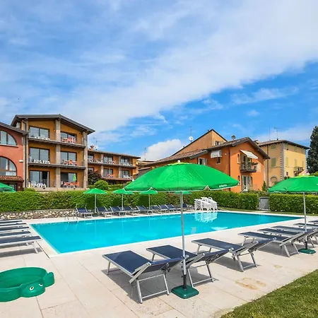Aparthotel Corte Ferrari -ciao Vacanze- *