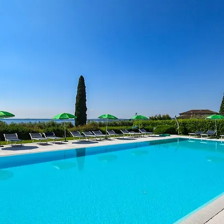 Aparthotel Corte Ferrari -ciao Vacanze- *