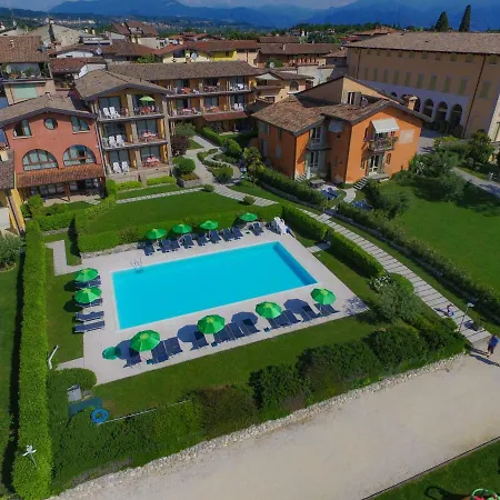 Corte Ferrari -ciao Vacanze- Aparthotel 4*