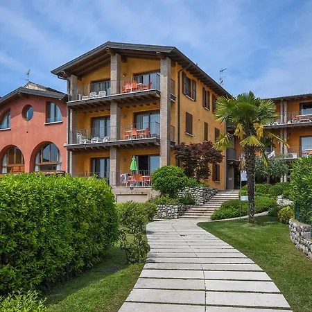 Corte Ferrari -ciao Vacanze- Апарт-отель *